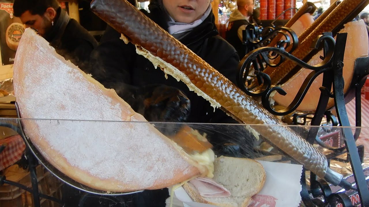 Оригинальное устройство для приготовления раклета. Как правильно есть еду.