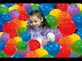 Принцесса София. Дети играют с воздушными шариками! Равлечение для детей
