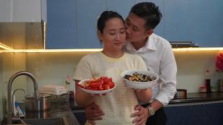 Does CEO Tuan still have feelings for the single mother like before? They look so happy together.