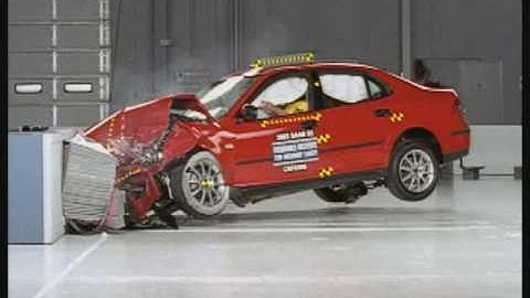 2003 Saab 9-3 crash test frontal, slow-motion