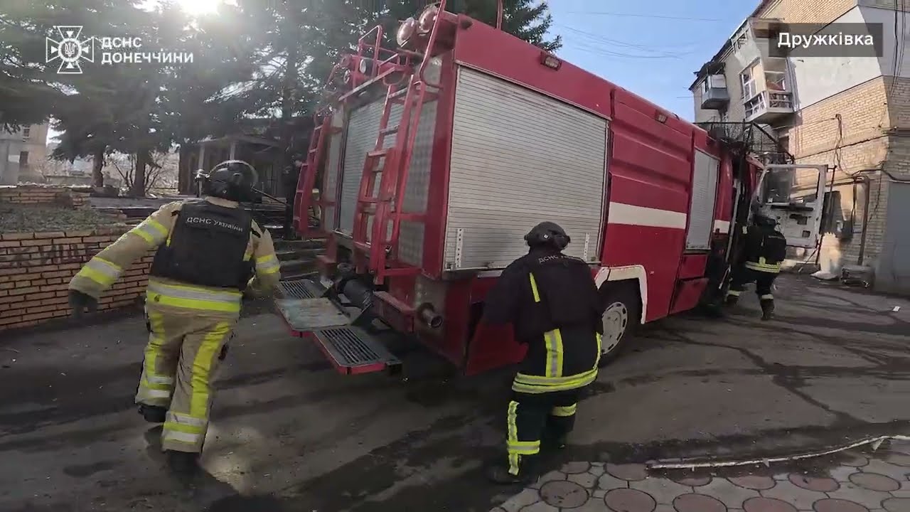 Дружківка: рятувальники два дні працювали на місці обстрілу — 3 загиблих, 16 поранених