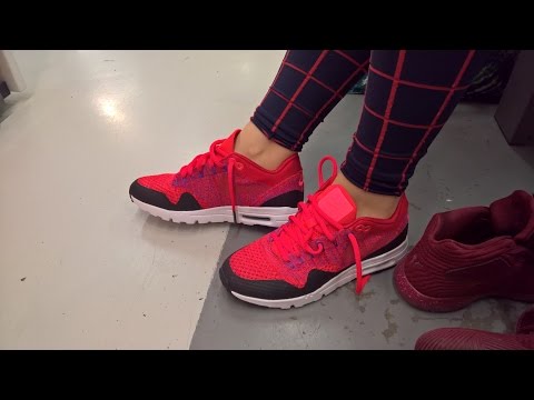 Her sockless shoes shopping (Nike)