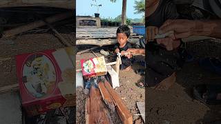 Membuat kacang tanah sangrai pakai kaleng biskuit