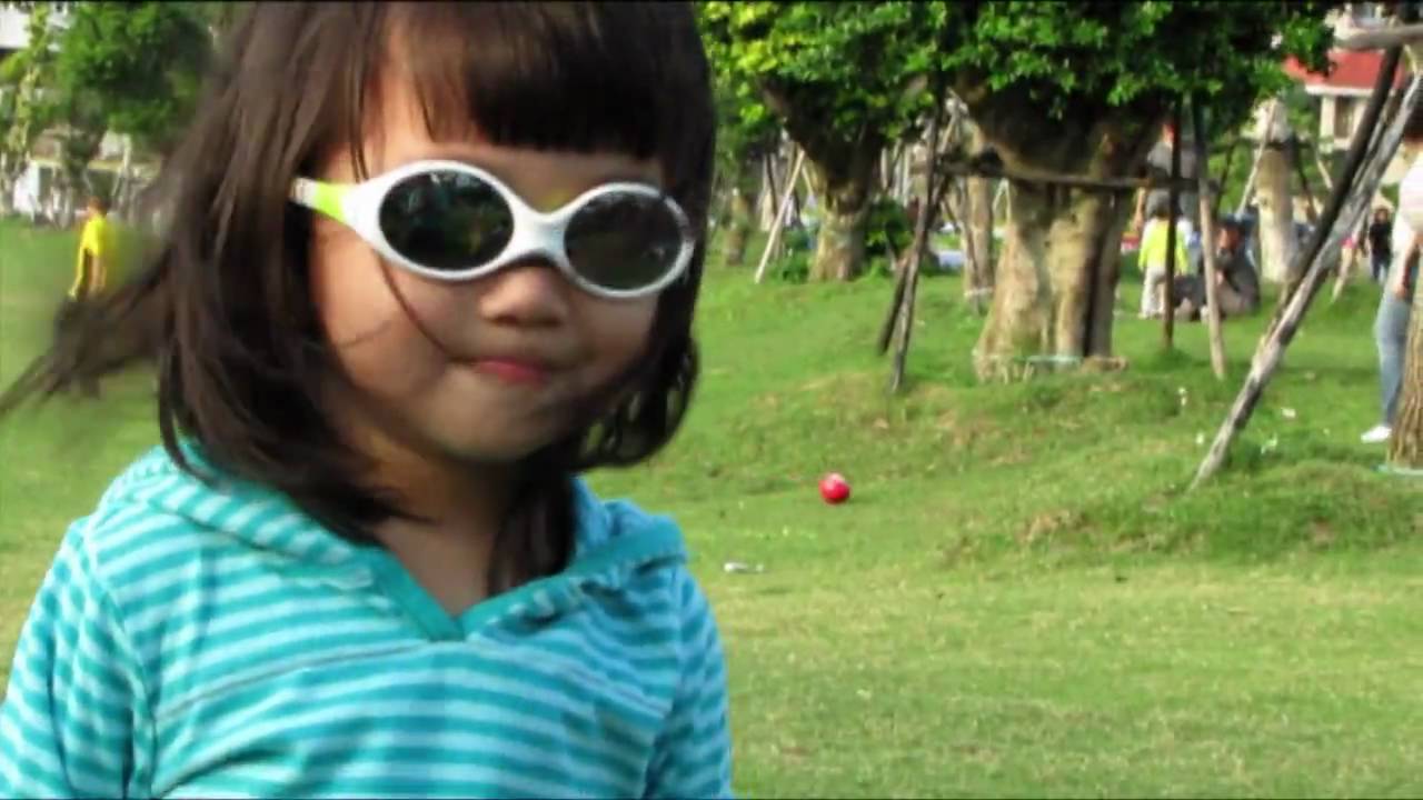 法國 Julbo 嬰幼兒太陽眼鏡 - Looping III - YouTube