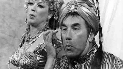June Whitfield & Frankie Howerd  : Up Je T'aime
