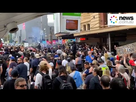 Thousands gather in Melbourne to protest COVID-19 lockdown