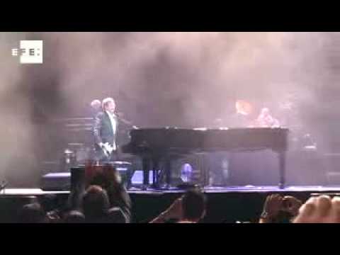 Bocelli y Sir Elton John deslumbran a 25 mil almas...