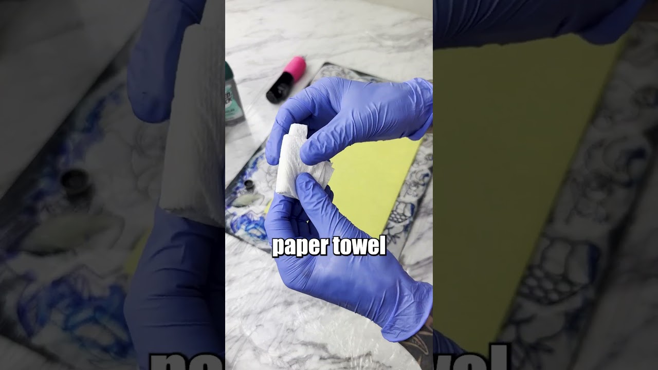 Нанесение трафарета на искусственную кожу