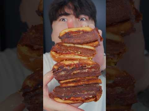 요즘 유행이라는 햄버거를 반으로 잘라서 버터에 구워먹는 <strong>동영상</strong>