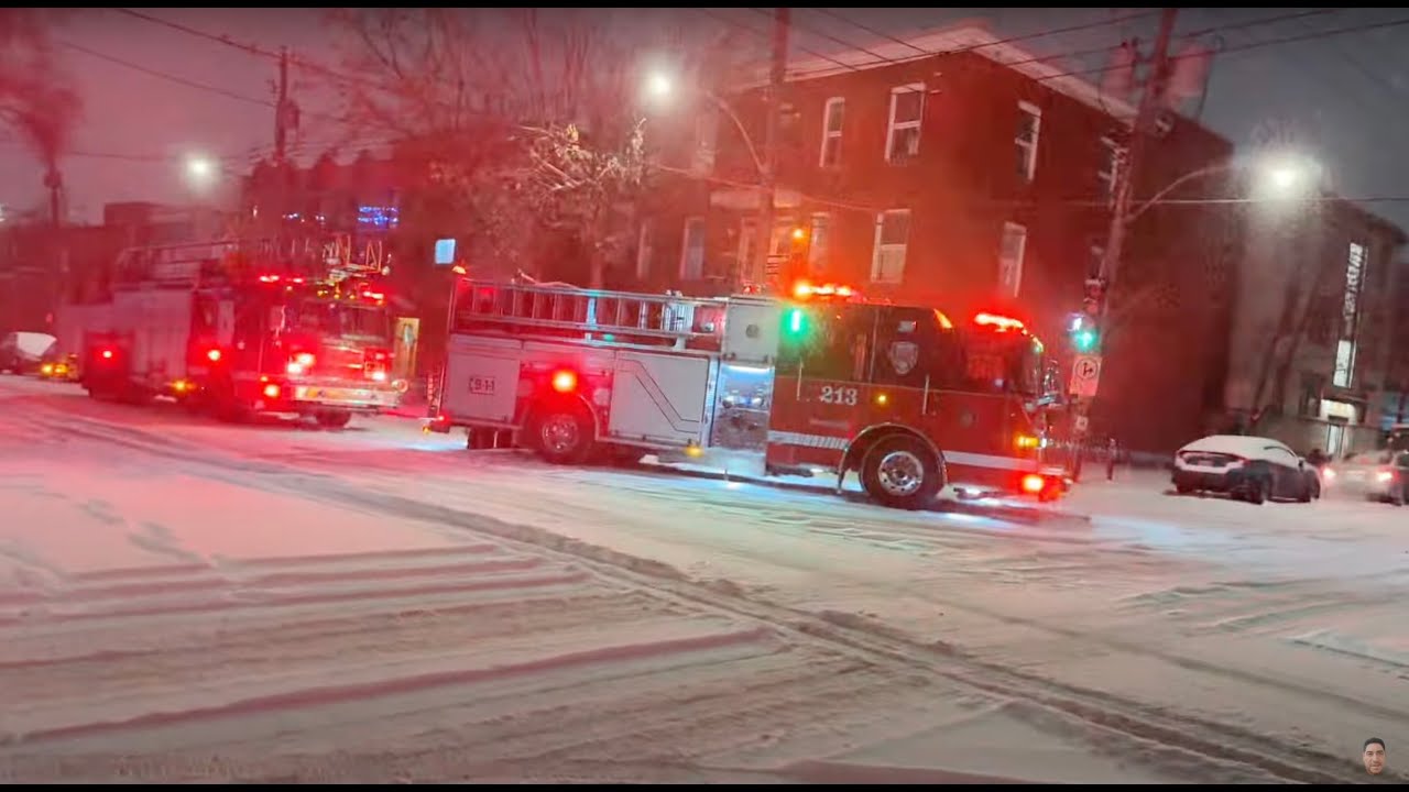 Montreal  🇨🇦 23-Nov-2024 Snow Night Walking around 🍁