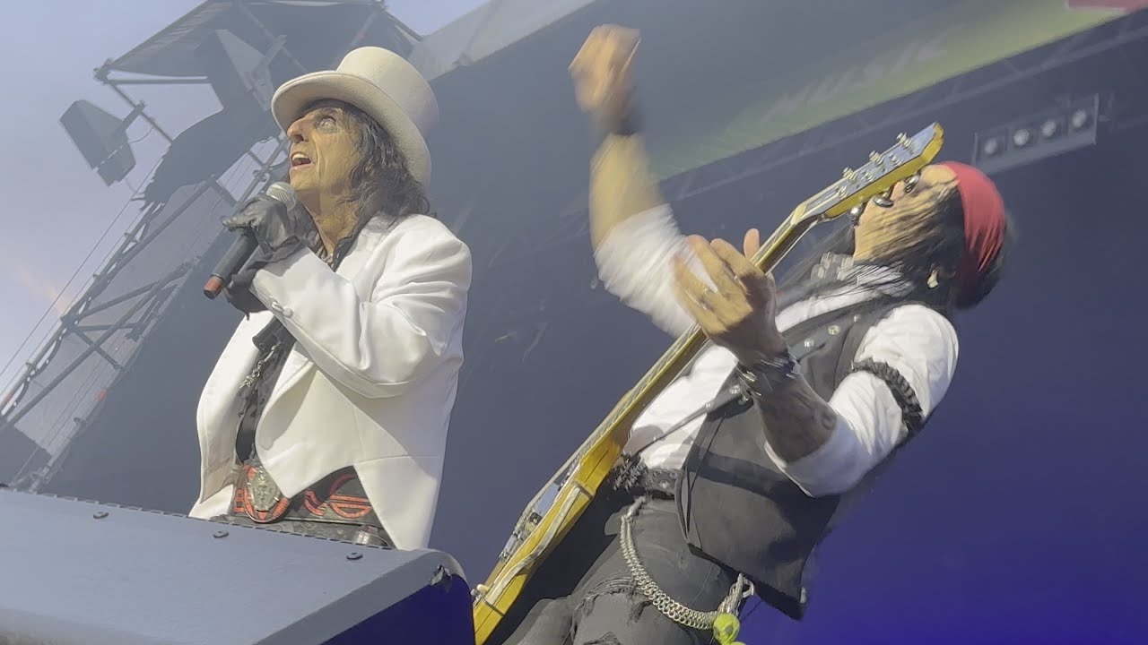 Hollywood Vampires - “School's Out” - Zitadelle Spandau, Berlin, Germany 2023-06-28