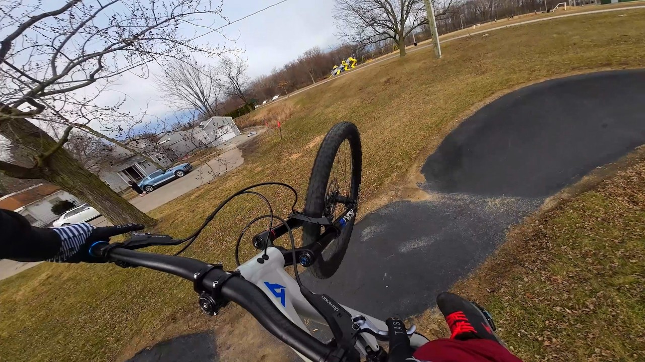 RIPPING an Awesome Pump Track on my 29er Trail Bike!