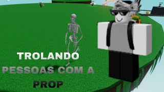 TROLANDO PESSOAS COM A LUVA PROP | Roblox Slap Battles