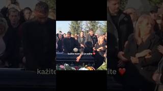 Jelena Karleuša Na Sahrani Majke Recite Mami Da Je Volite Dok Mozete