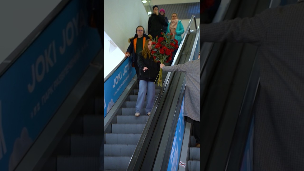 ДАРИТЕ ЖЕНЩИНАМ ЦВЕТЫ 