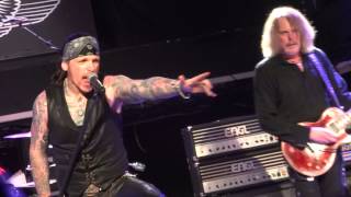 Video thumbnail of "Cowboy Song /The Boys Are Back In Town - Black Star Riders, Dublin (1080p)"
