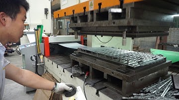 How the servo roll feeder works