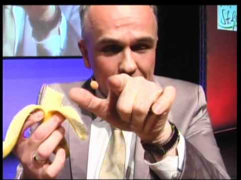 Bernhard Wolff Rückwärtssprecher Showact Banane - YouTube