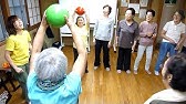 高齢者レクリエーション 足を使ったビーチボールサッカー玉入れ Youtube