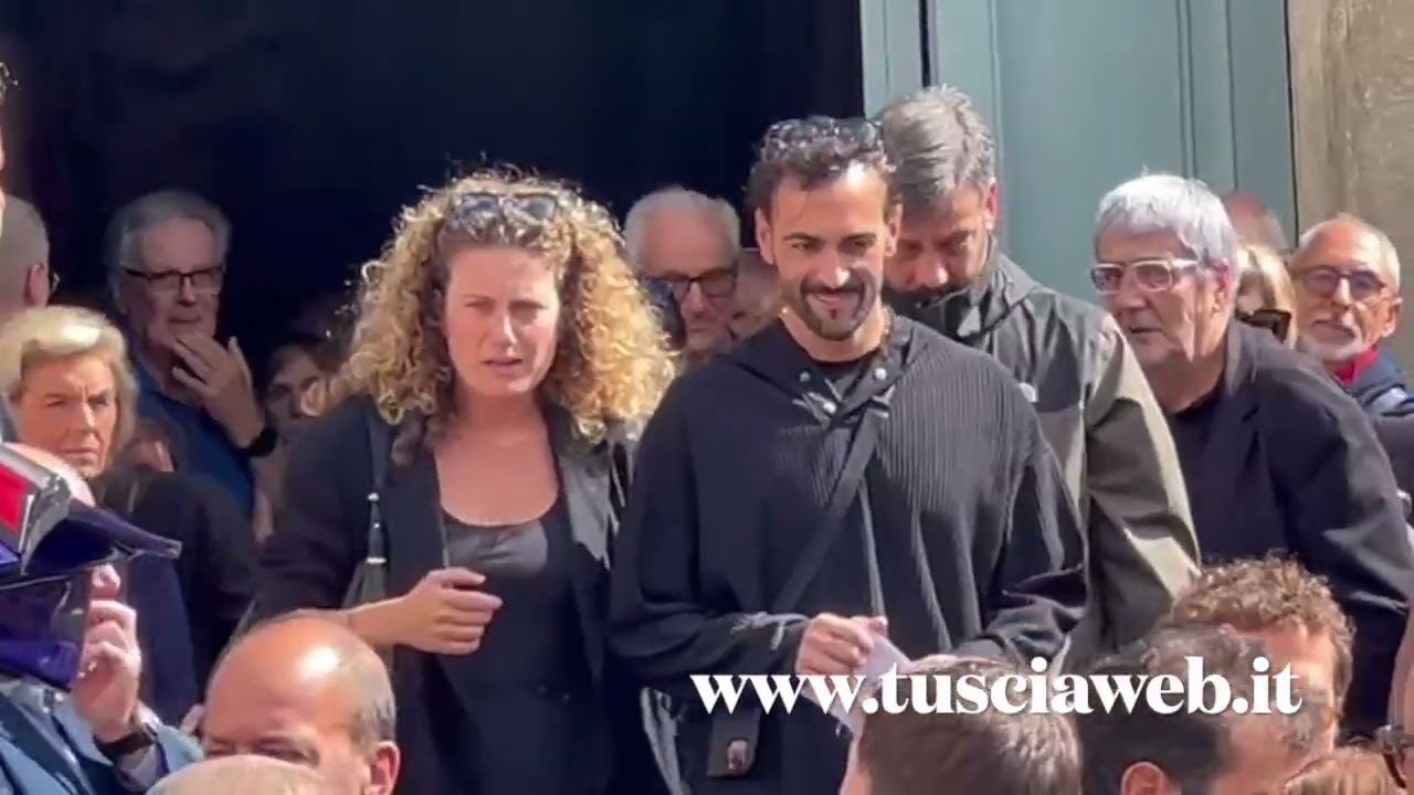 "Cara Nadia asciuga da lassù le lacrime di tuo figlio Marco Mengoni”