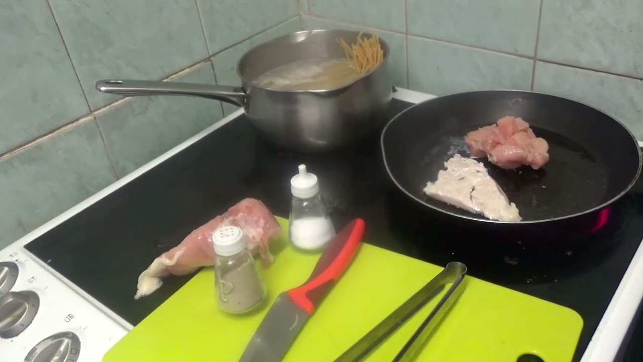 לינגוויני ועוף מטוגן