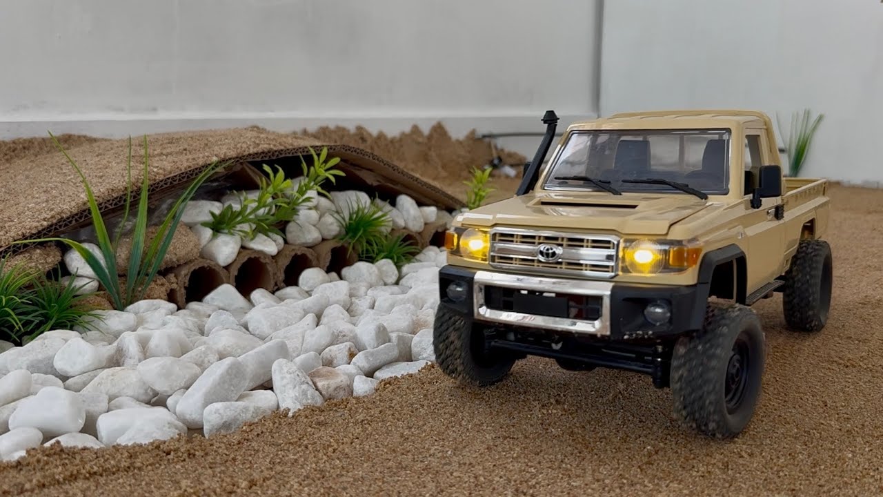 NEW Build Off-Road Simulation Drive! TOYOTA Land Cruiser vs LAND ROVER Range Rover & Defender RC