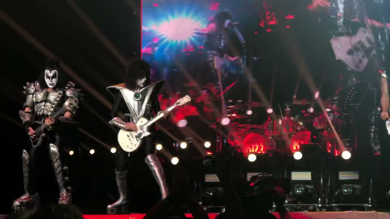 KISS opening, Fort Worth Texas, October 1, 2021 YouTube