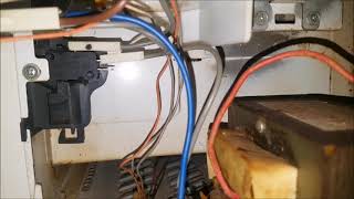 Microondas  Panasonic. Troca do motor que gira o prato.