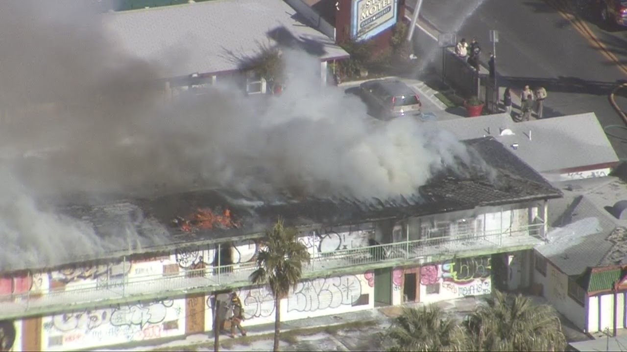 Vacant building fire - YouTube