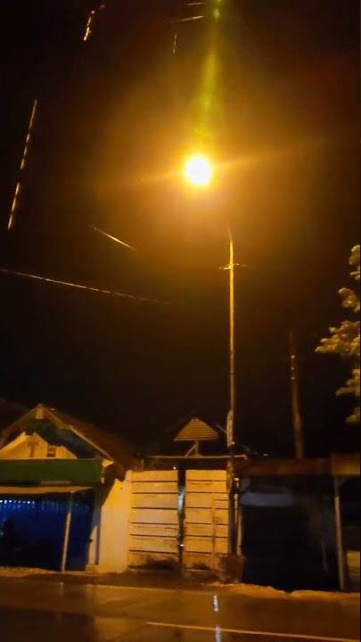 Hujan #malamhari #hujan #gerimis #rintikhujan #dingin #kehujanan #shorts #shortvideo #short