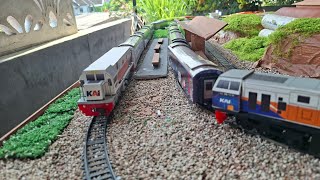 KERETA HYPETRIP DI KEJAR SAMA KERETA TAWANG JAYA SAMPAI TERLEPAS GERBONGNYA