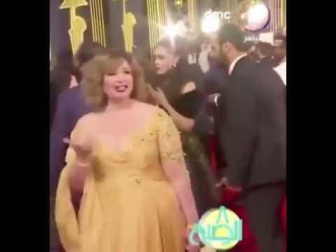 فضيحة إلهام شاهين تتحرش بمذيع في احد المهرجانات