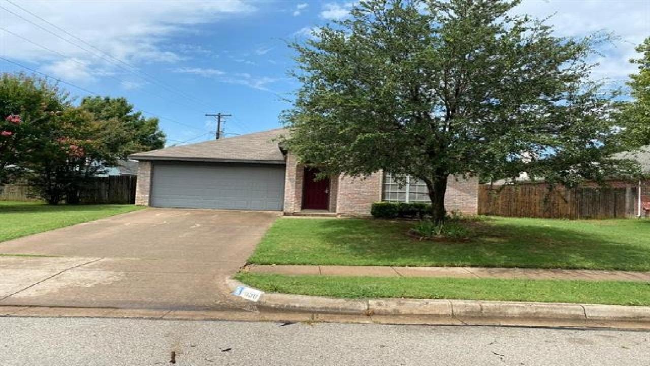 1150 Margie Street, Burleson, TX Presented by Maritza Zuniga, REALTOR.