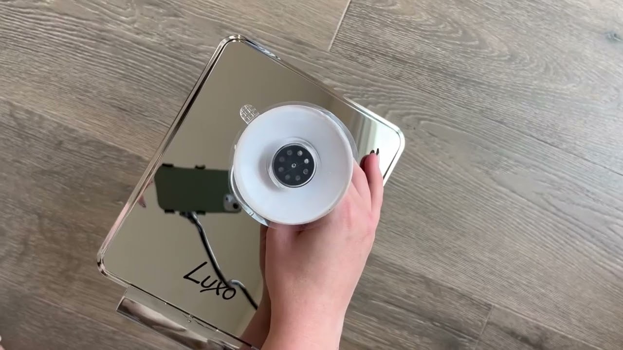Key Features + Demo of the Luxo Shower Mirror