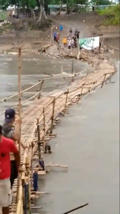 Jembatan Hanyut Terbawa Arus Sungai Bengawan Solo