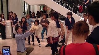 フラッシュモブ サプライズ 結婚式 披露宴 余興 プロポーズ Loacker Flash Mob