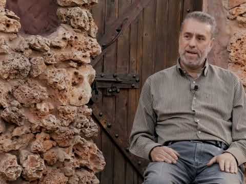 أردني يبني كهفا للتأمل والهروب من زحمة المدينة 