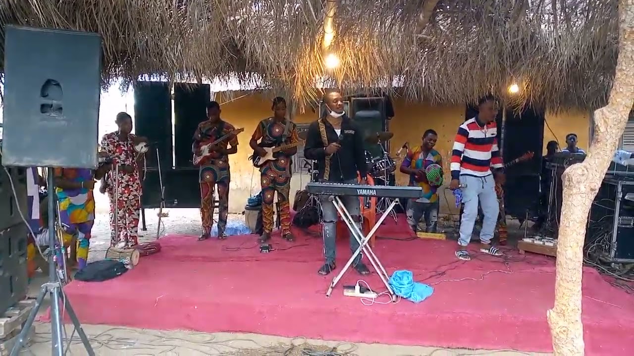 Auchi Edo Music Live on stage at Iyevhe 2021 Young JERICHO YouTube