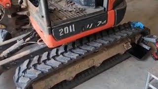 Kubota excavator u27 track roller oil / engine oil filter gas water separator & walk around iso sae