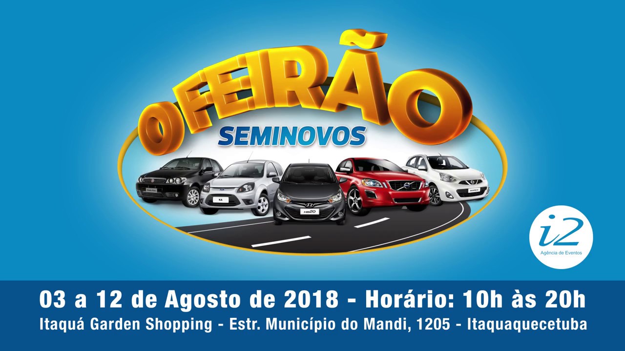 Uma Vendedora De Automóveis Divulga Na Propaganda