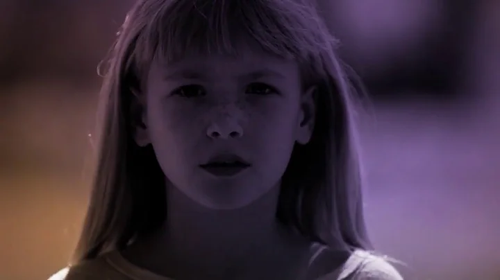 Christopher Holt - Madelyn (Don't Cry) [Official V...