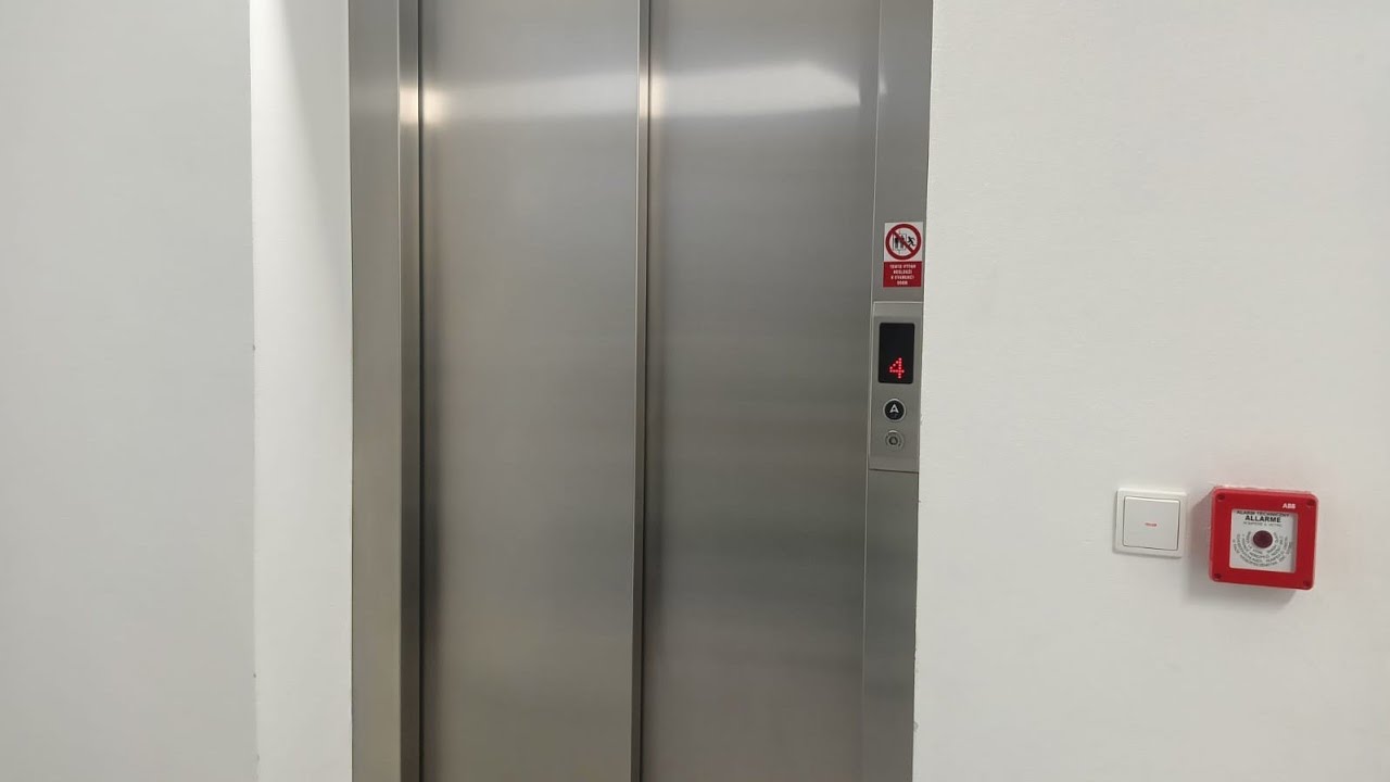 (Credit: @jurko.vytahy ) 2020 Skylift traction elevator ride! (Školní 578-Svitávka,Czechia🇨🇿)