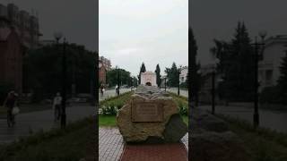 Оптический эффект в Омске. :) #дождь #омск #омскздесь #эффект #путешествия #travel #город #памятник
