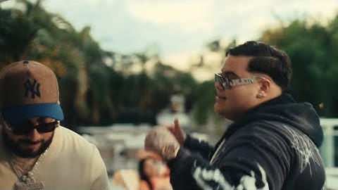FloyyMenor - TÚ ME CALIENTAS ft. Gaby Music (Video Oficial)