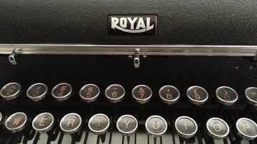 Royal Quite De Luxe Typewriter Ribbon Change, Restored Mint Condition Vintage Matte Black