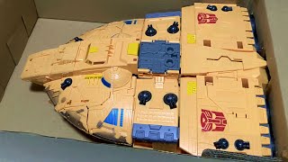 Unboxing Transformers The Ark, War for Cybertron Kingdom Titan Autobot