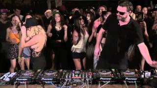 Solomun plays "Simion - Lost" live at Boiler Room chords