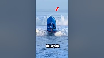 Menembus ombak laut yang keras#skill #nelayan #ombak #shortvideo #shorts