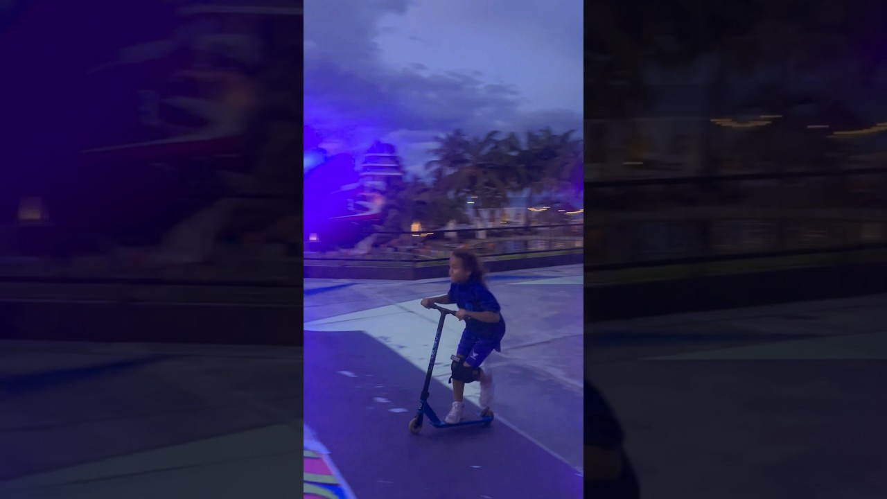 Stuntscooter - Bro showing a tailwhip at KOHO Skatepark 