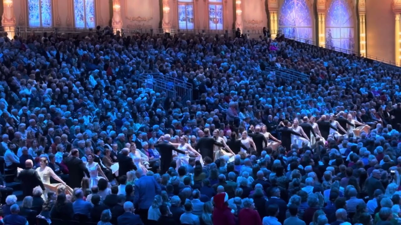 André Rieu kerstconcert 10 dec. 2023-André Rieu’s magnificent Maastricht  dance company